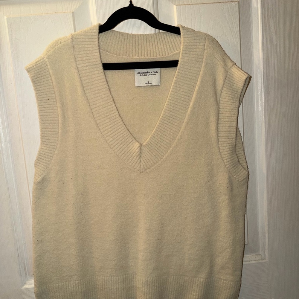 Abercrombie & Fitch Cream V-Neck Sweater Vest